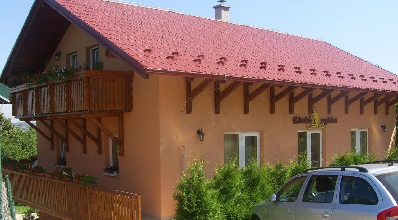 Penzion Zlatá rybka Podhájska Exterior foto